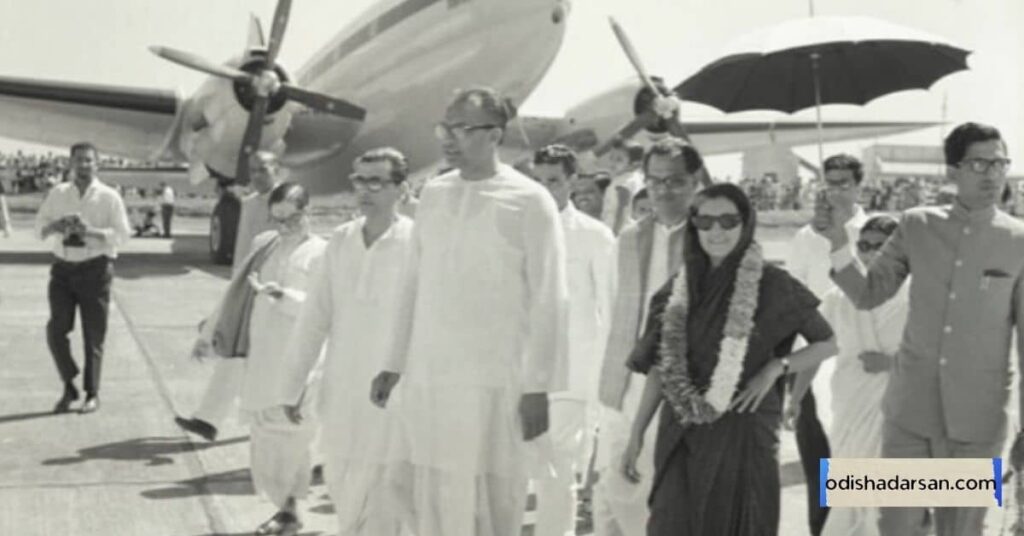 Patnaik With Indira Gandhi